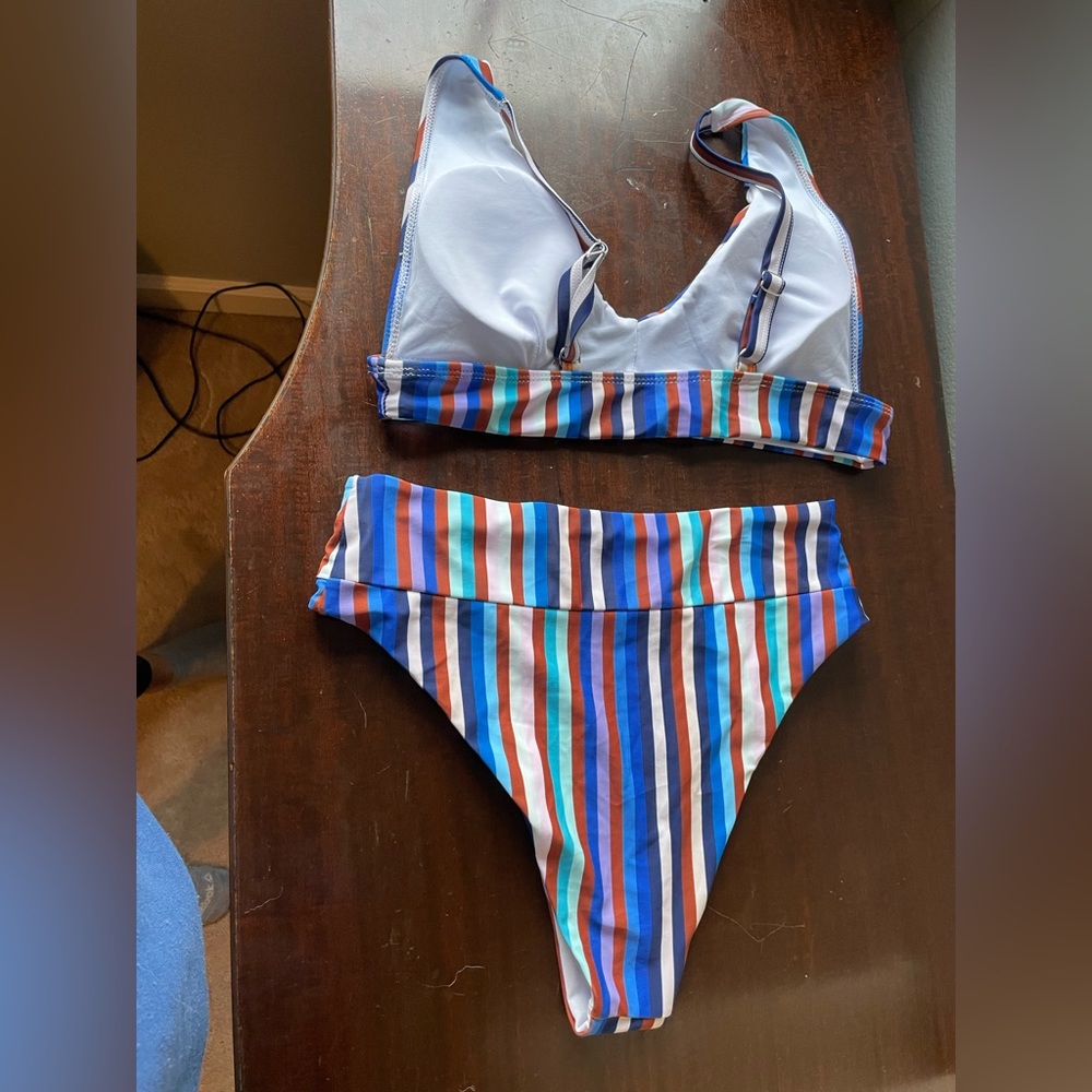 Bikini - Picture 2 of 2